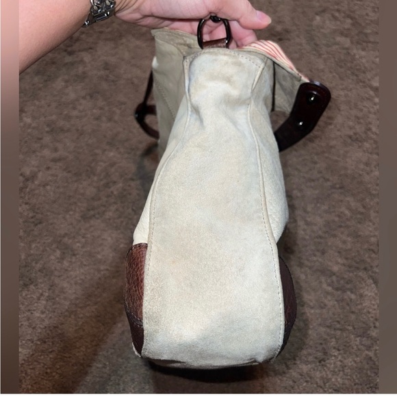 Burberry Leather Handbag (missing crossbody belt) - Picture 6 of 10